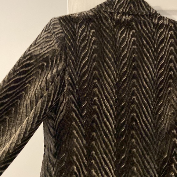 Giancarlo Ferrari faux fur black and gray
jacket. Zipper front. Preowned - Picture 5 of 5